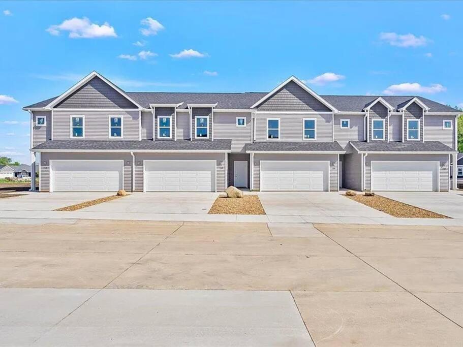 Central Cedar Falls New Construction Townhome! Экстерьер фото